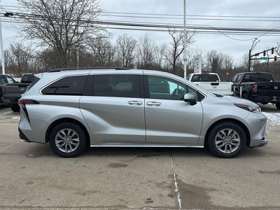 2024 Toyota Sienna Base