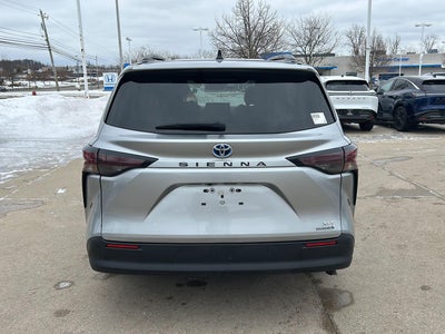 2024 Toyota Sienna Base