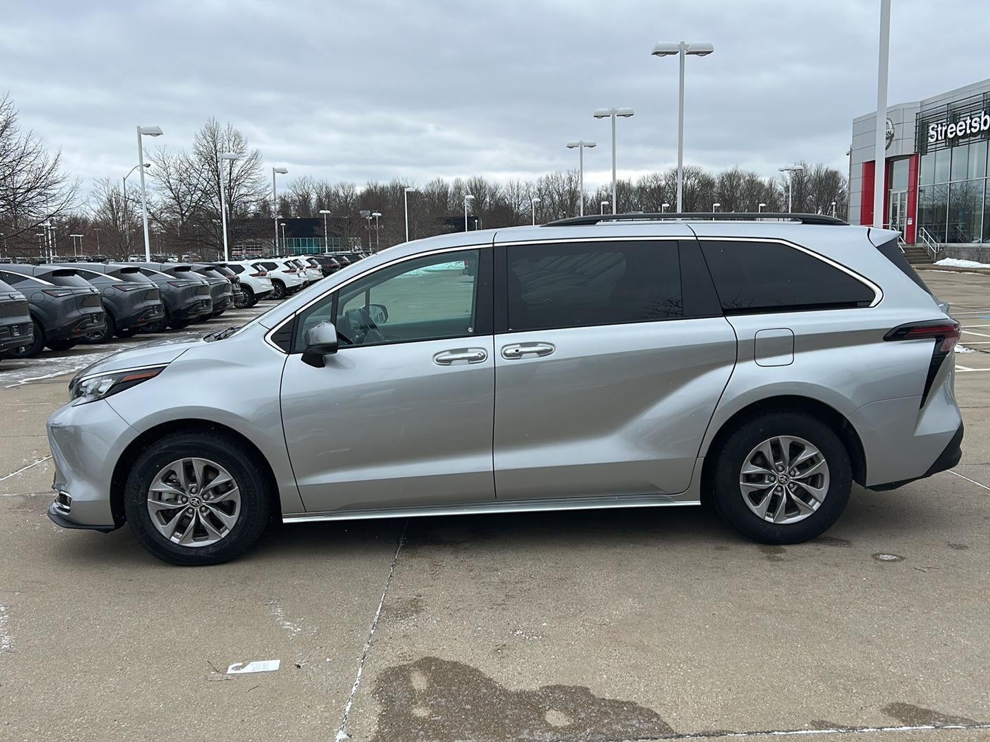 2024 Toyota Sienna Base
