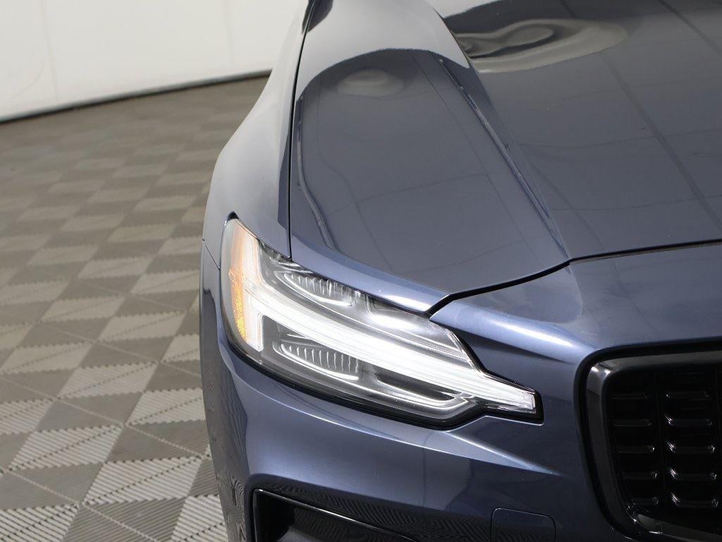 2024 Volvo S60 Core Dark Theme