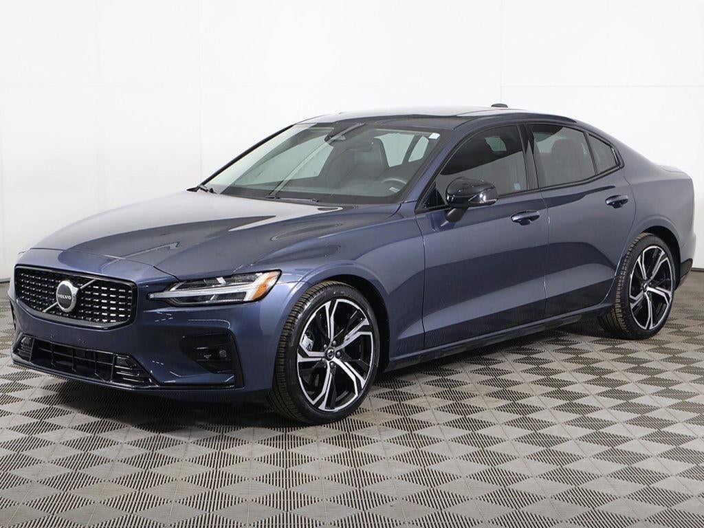 2024 Volvo S60 Core Dark Theme