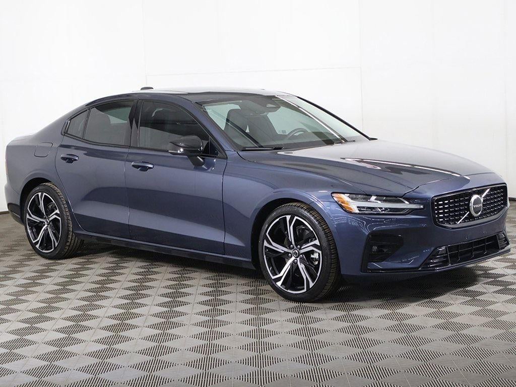 2024 Volvo S60 Core Dark Theme