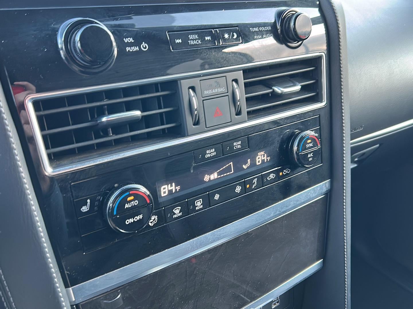 2024 INFINITI QX80 LUXE