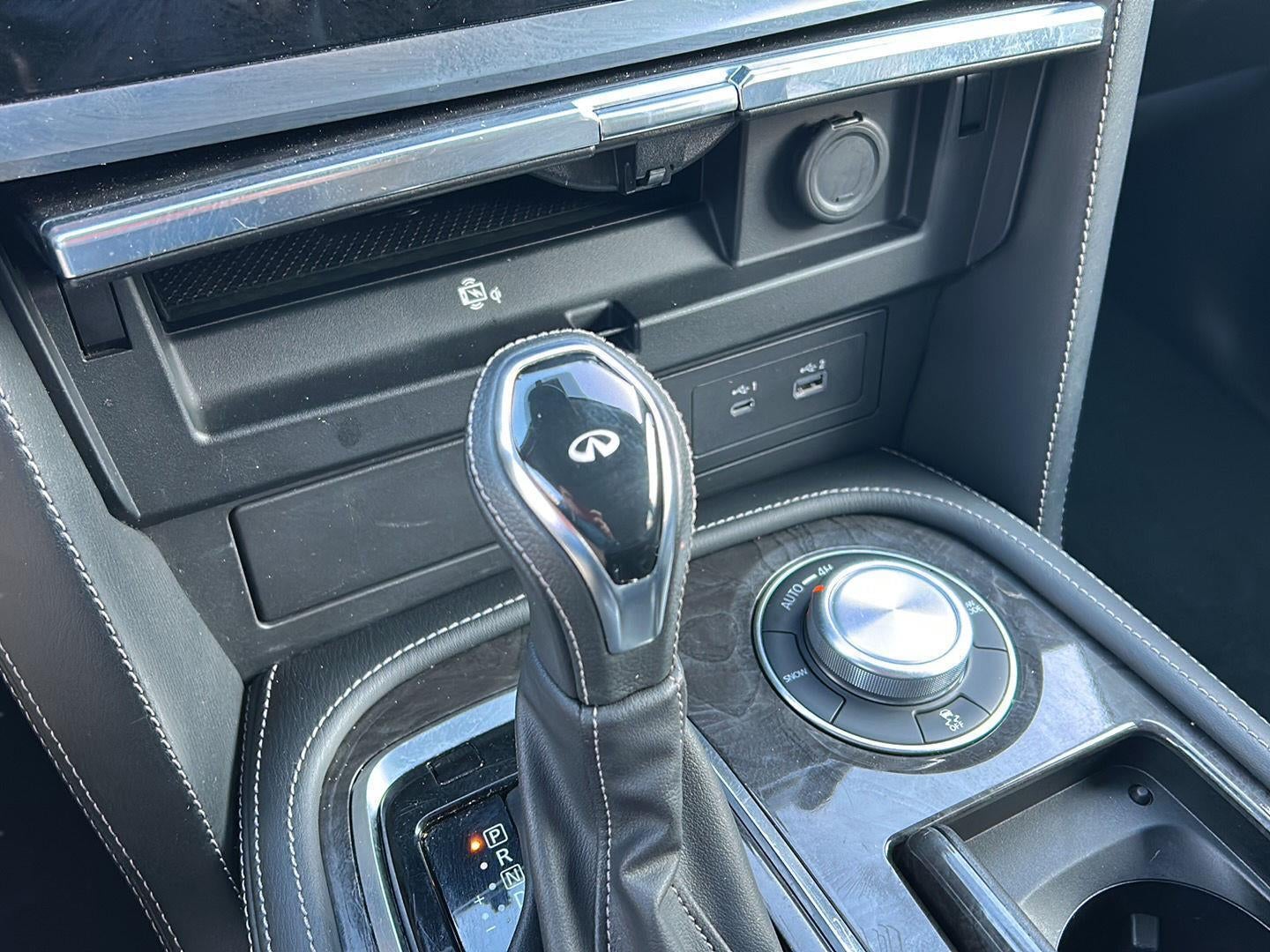 2024 INFINITI QX80 LUXE