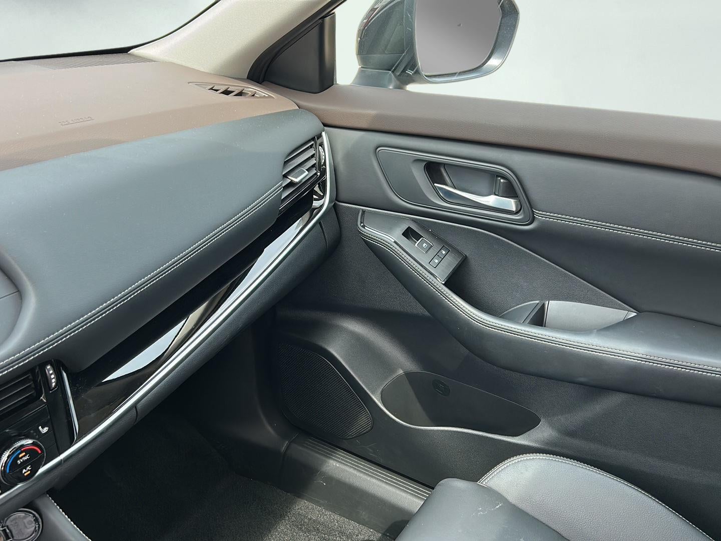2023 Nissan Rogue SL 18