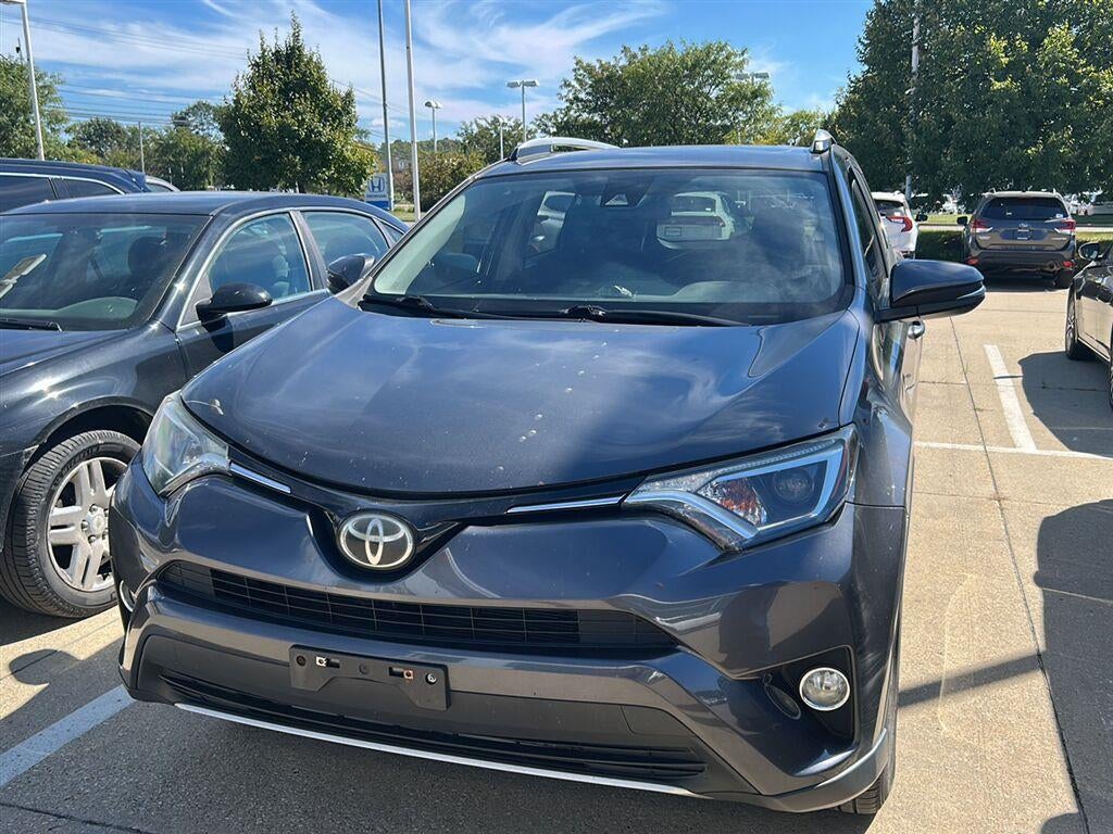 2017 Toyota Rav4 XLE 2