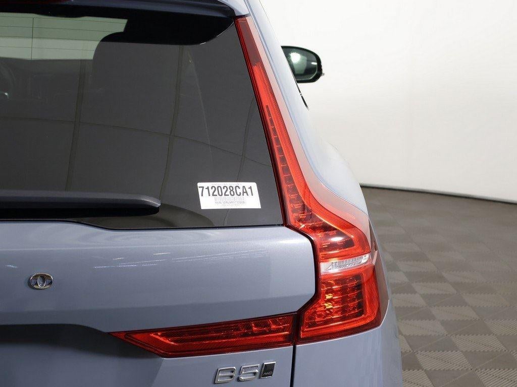 2024 Volvo XC60 Plus Dark Theme