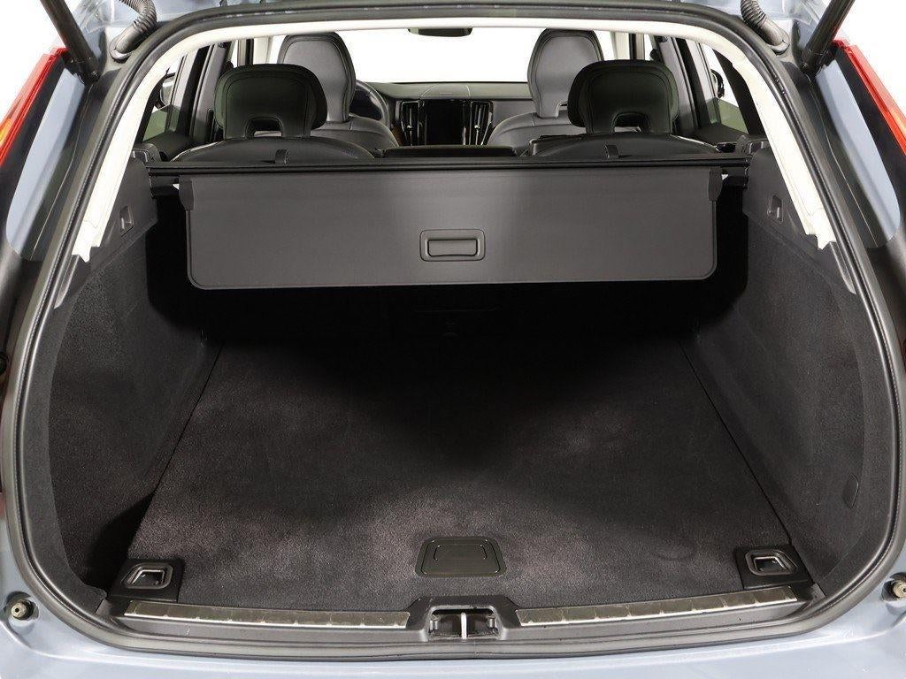 2024 Volvo XC60 Plus Dark Theme