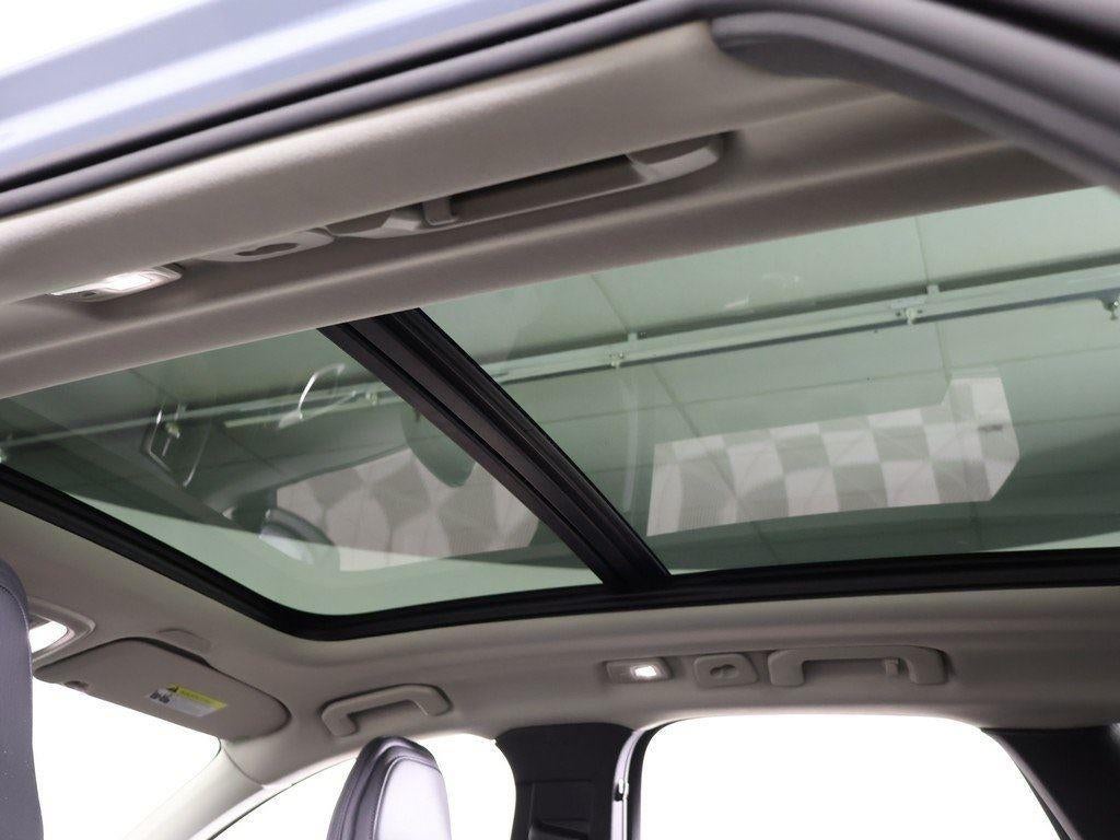 2024 Volvo XC60 Plus Dark Theme