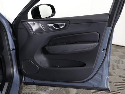 2024 Volvo XC60 Plus Dark Theme