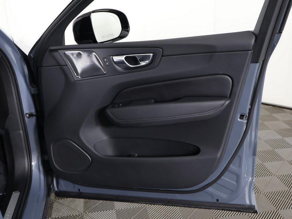 2024 Volvo XC60 Plus Dark Theme