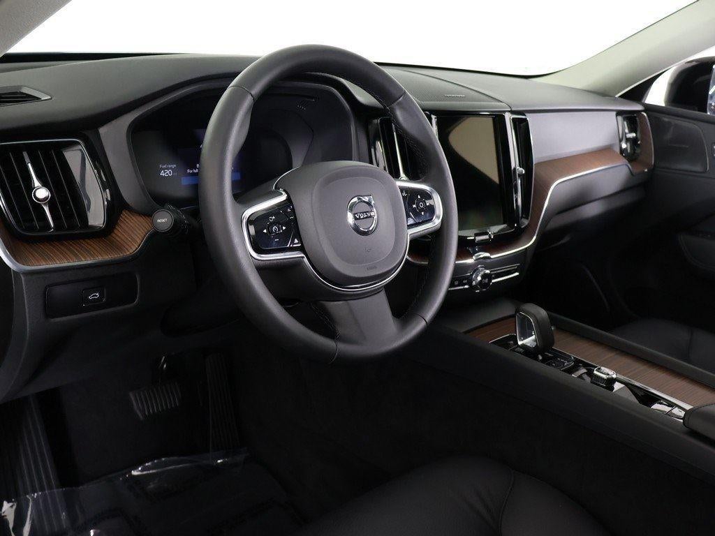 2024 Volvo XC60 Plus Dark Theme
