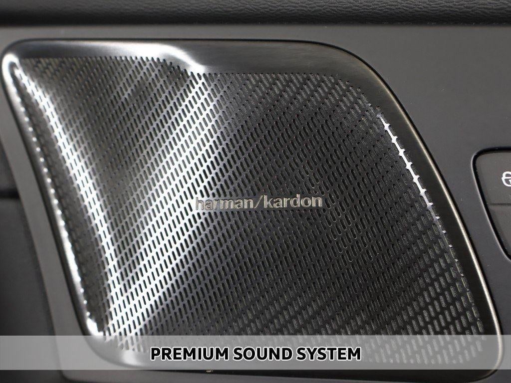 2024 Volvo XC60 Plus Dark Theme