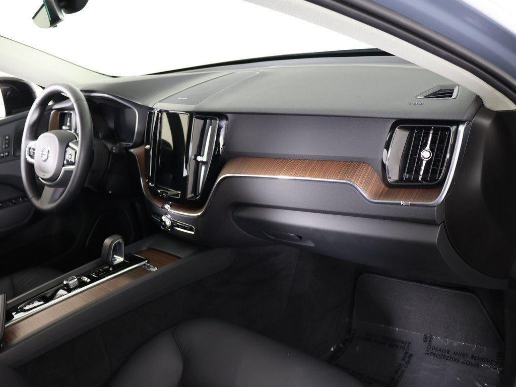 2024 Volvo XC60 Plus Dark Theme