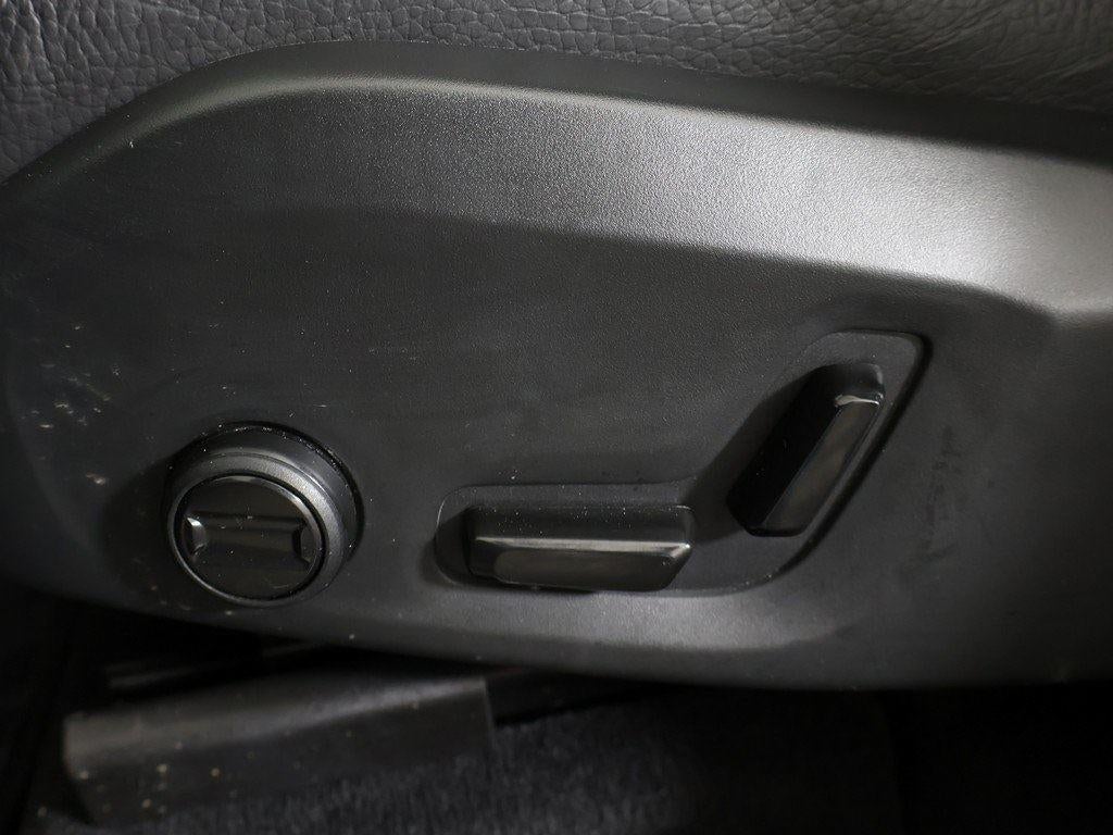 2024 Volvo XC60 Plus Dark Theme