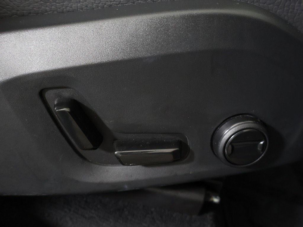 2024 Volvo XC60 Plus Dark Theme