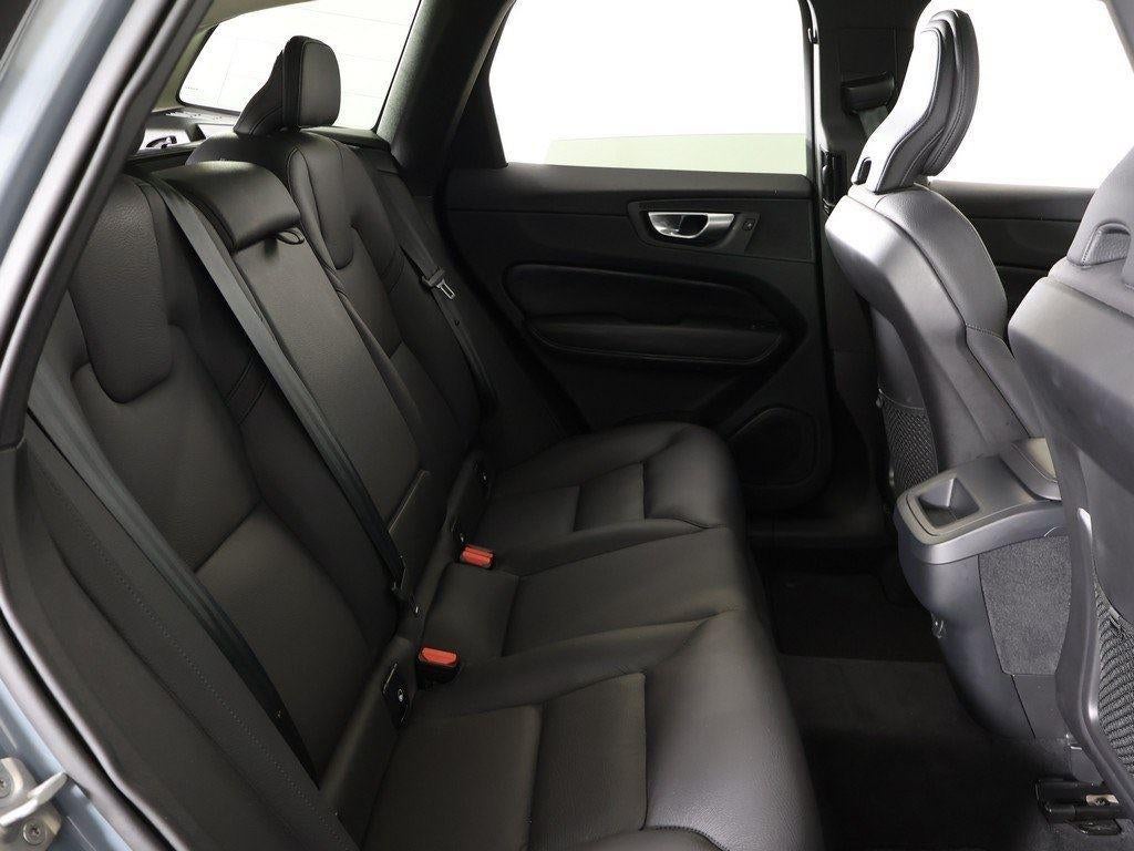 2024 Volvo XC60 Plus Dark Theme