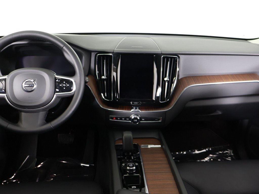 2024 Volvo XC60 Plus Dark Theme