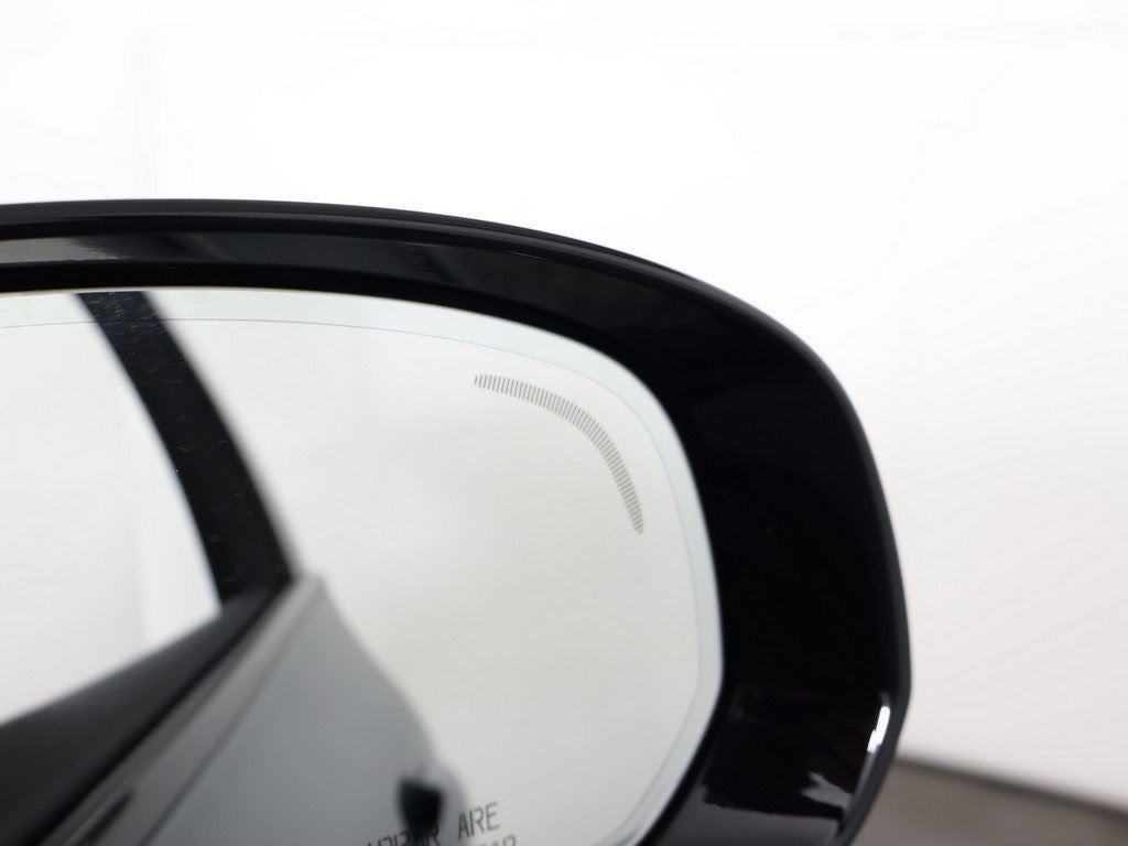 2024 Volvo XC60 Plus Dark Theme