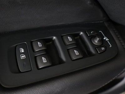 2024 Volvo XC60 Plus Dark Theme