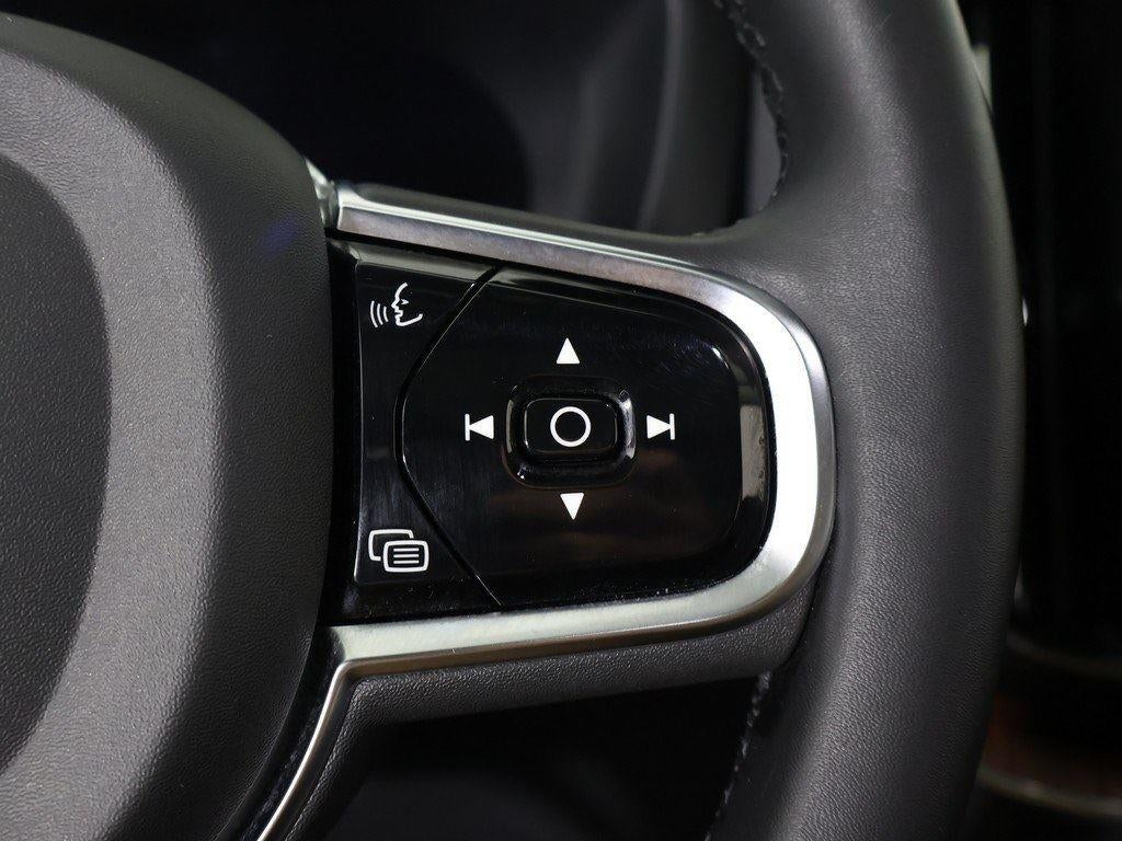 2024 Volvo XC60 Plus Dark Theme