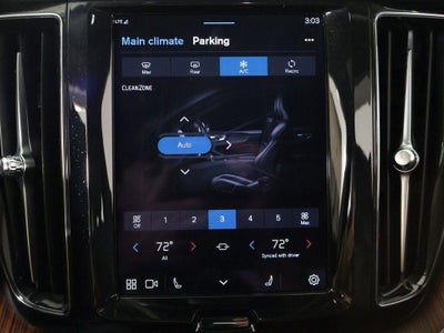 2024 Volvo XC60 Plus Dark Theme