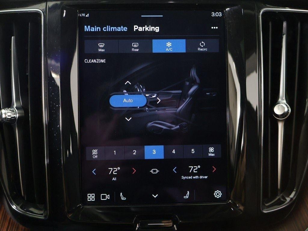 2024 Volvo XC60 Plus Dark Theme