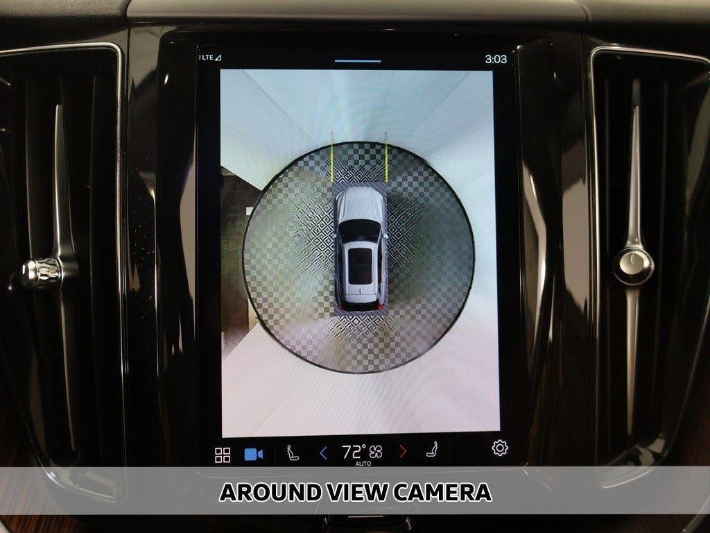 2024 Volvo XC60 Plus Dark Theme