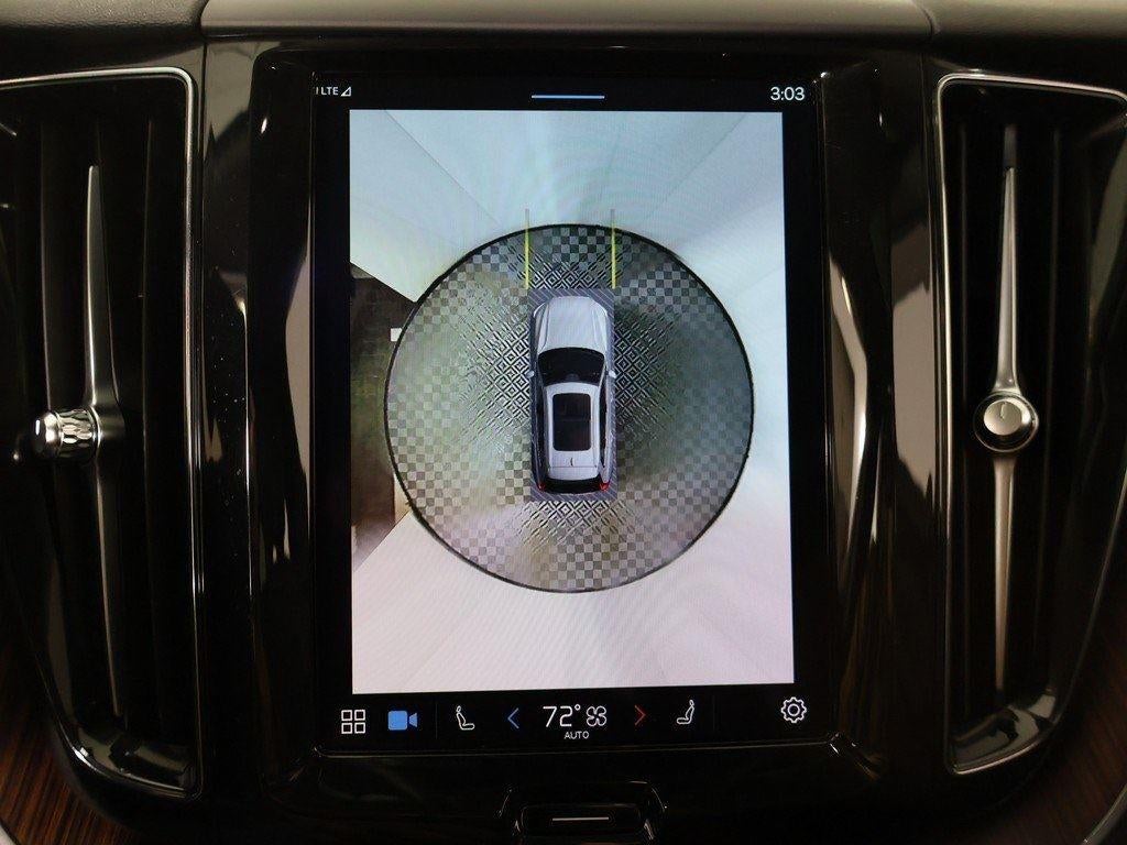 2024 Volvo XC60 Plus Dark Theme