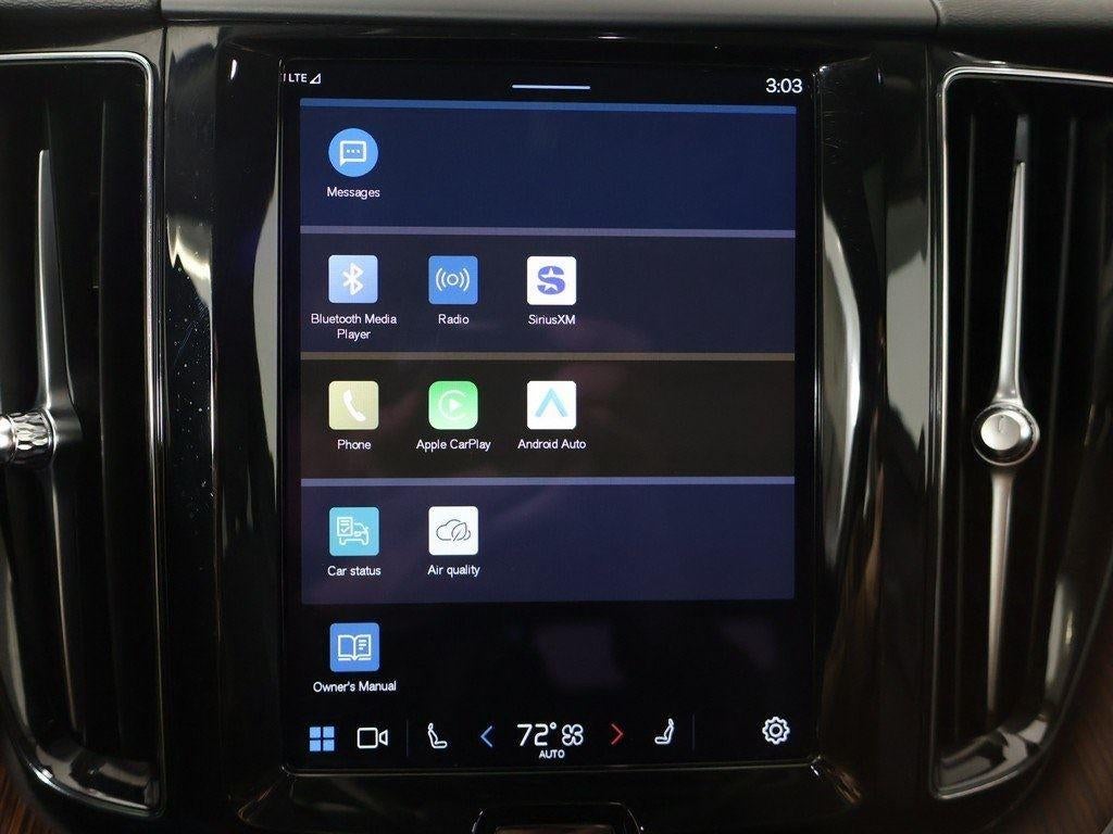 2024 Volvo XC60 Plus Dark Theme