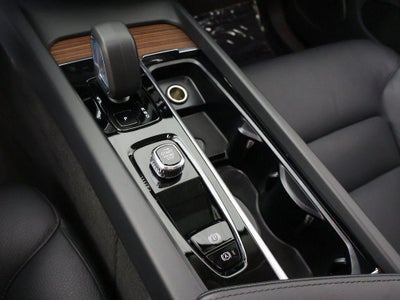 2024 Volvo XC60 Plus Dark Theme