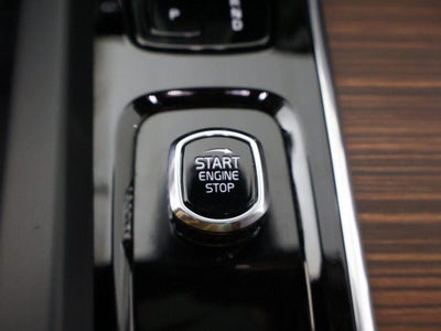 2024 Volvo XC60 Plus Dark Theme