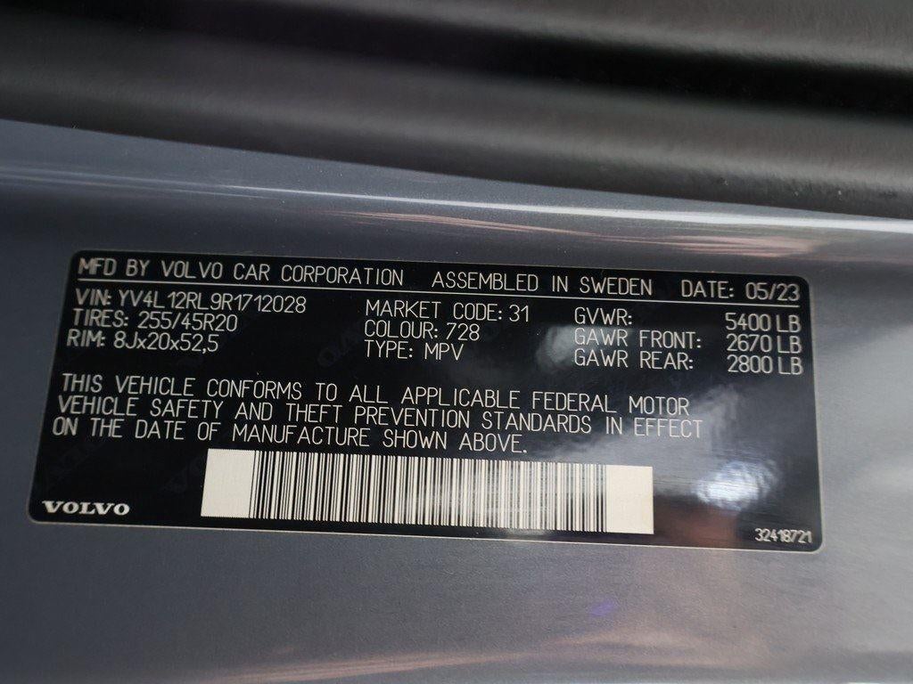 2024 Volvo XC60 Plus Dark Theme