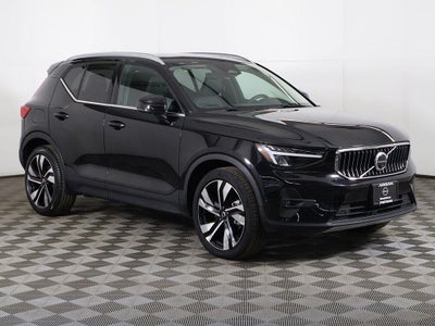 2023 Volvo XC40 Plus Bright Theme