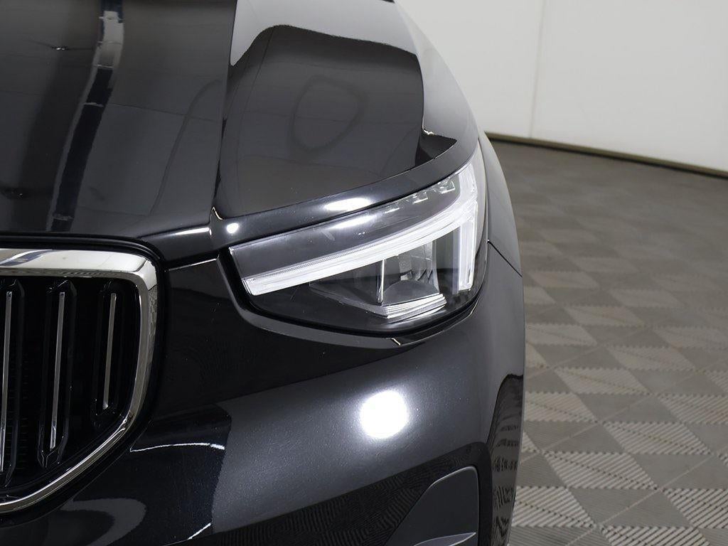 2023 Volvo XC40 Plus Bright Theme