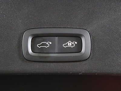 2023 Volvo XC40 Plus Bright Theme