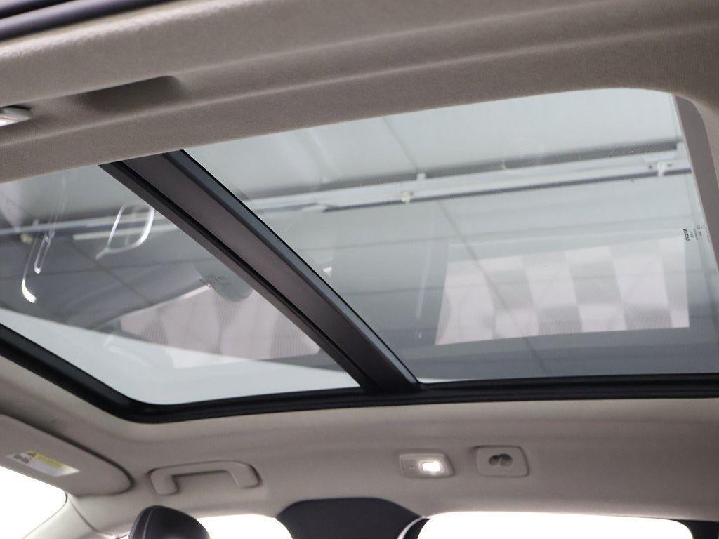 2023 Volvo XC40 Plus Bright Theme