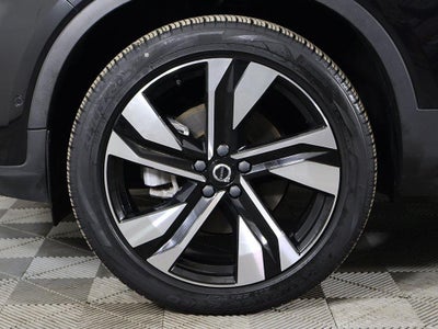 2023 Volvo XC40 Plus Bright Theme