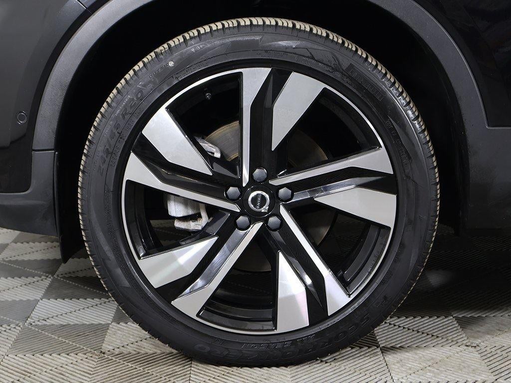 2023 Volvo XC40 Plus Bright Theme