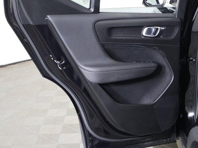 2023 Volvo XC40 Plus Bright Theme