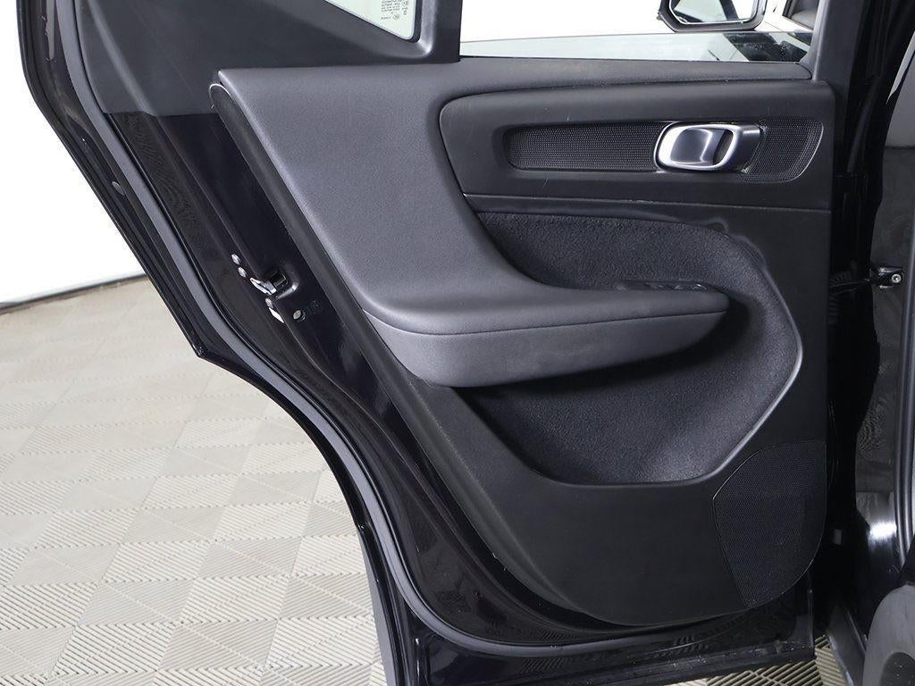 2023 Volvo XC40 Plus Bright Theme
