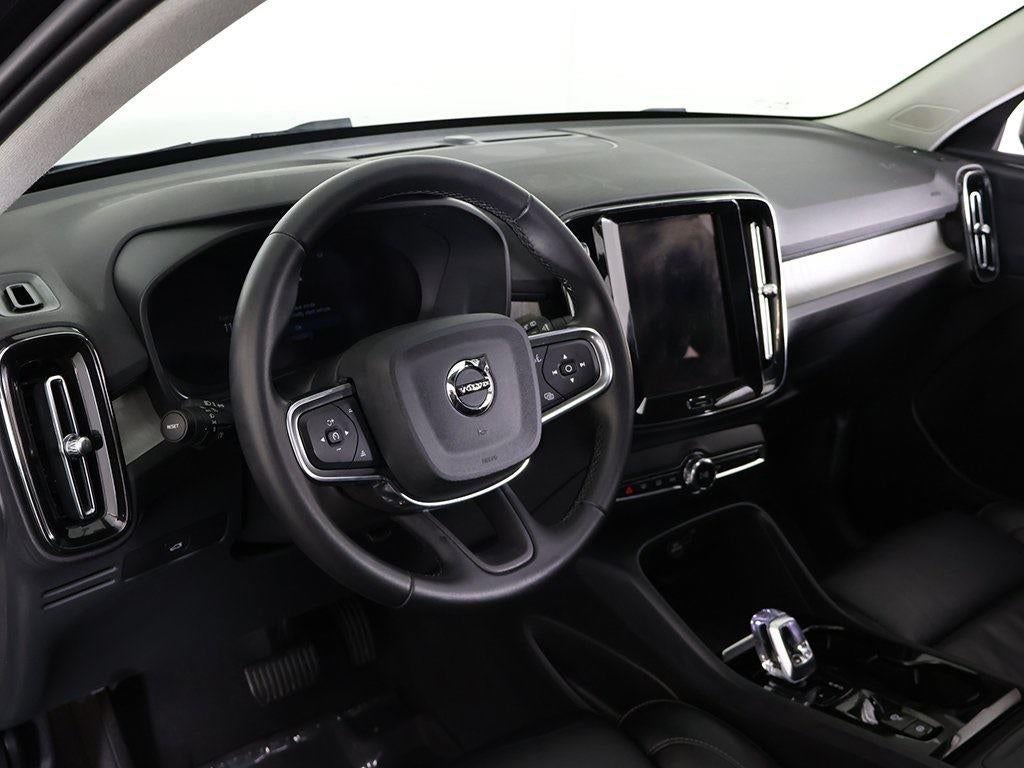 2023 Volvo XC40 Plus Bright Theme