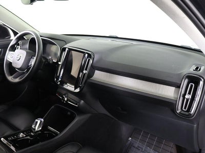 2023 Volvo XC40 Plus Bright Theme