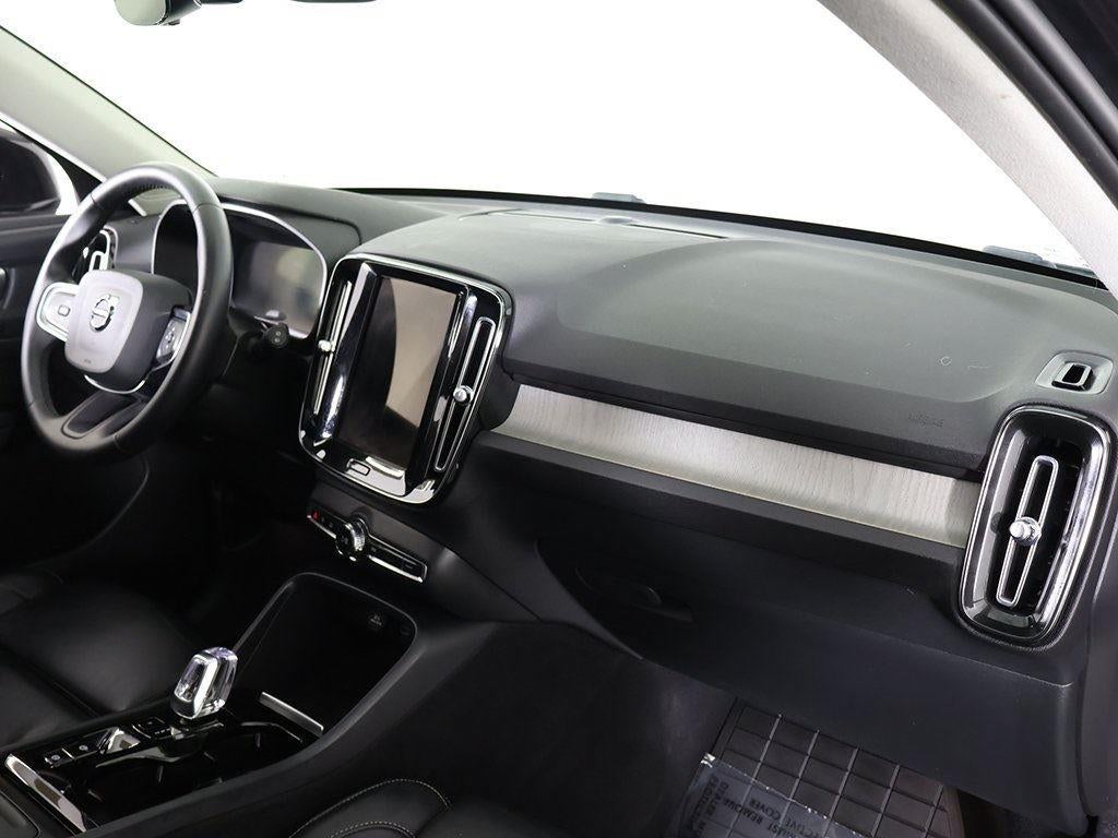 2023 Volvo XC40 Plus Bright Theme