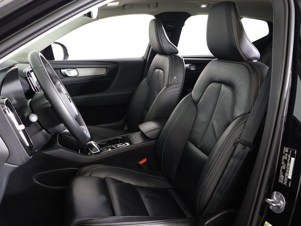 2023 Volvo XC40 Plus Bright Theme