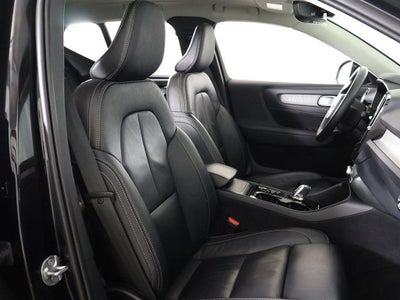 2023 Volvo XC40 Plus Bright Theme