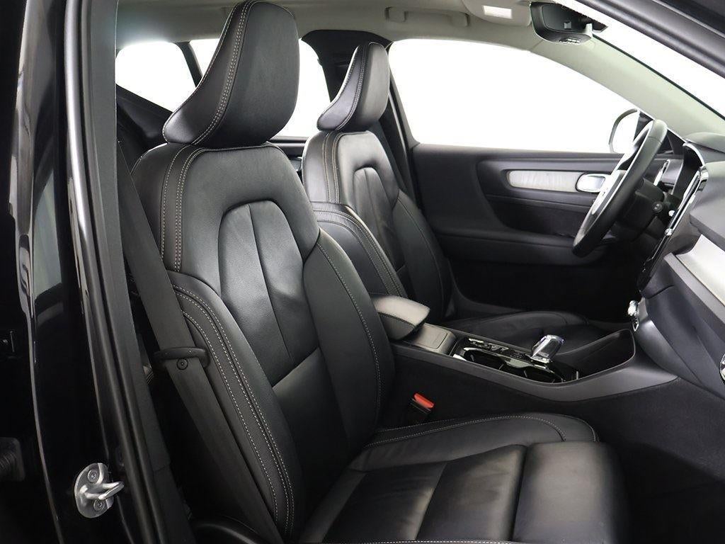 2023 Volvo XC40 Plus Bright Theme