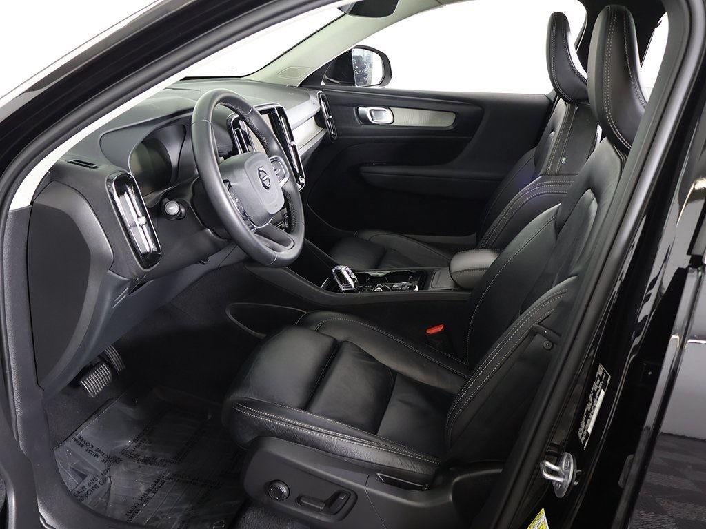 2023 Volvo XC40 Plus Bright Theme