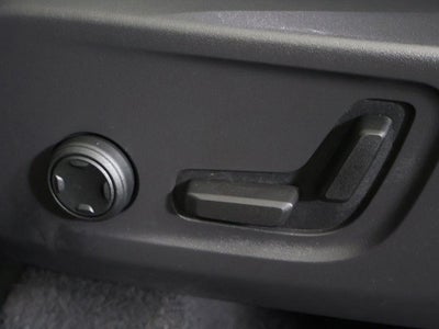 2023 Volvo XC40 Plus Bright Theme