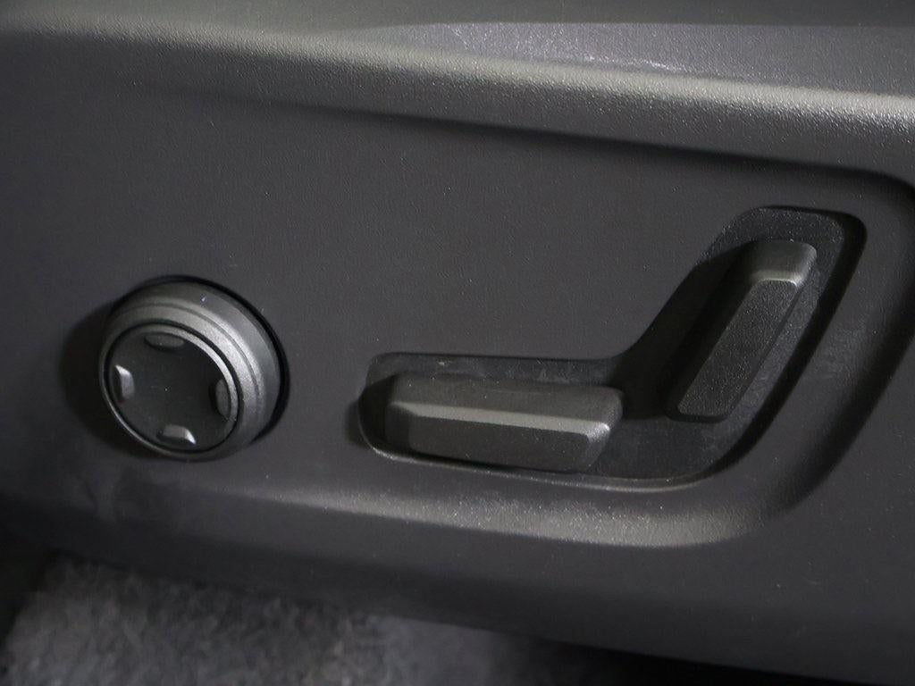 2023 Volvo XC40 Plus Bright Theme